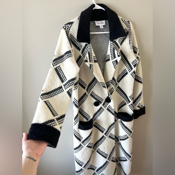Joseph Ribkoff Black/White Patterned Long Coat-Faux Fur Look & Feel-M-Classic - Picture 6 of 10